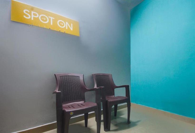 בית מלון כפרי Spot On Raahila Mansion