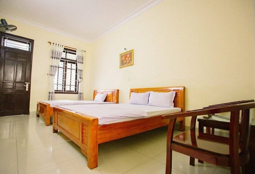 هتل Spot On 749 Four Seasons Guest House