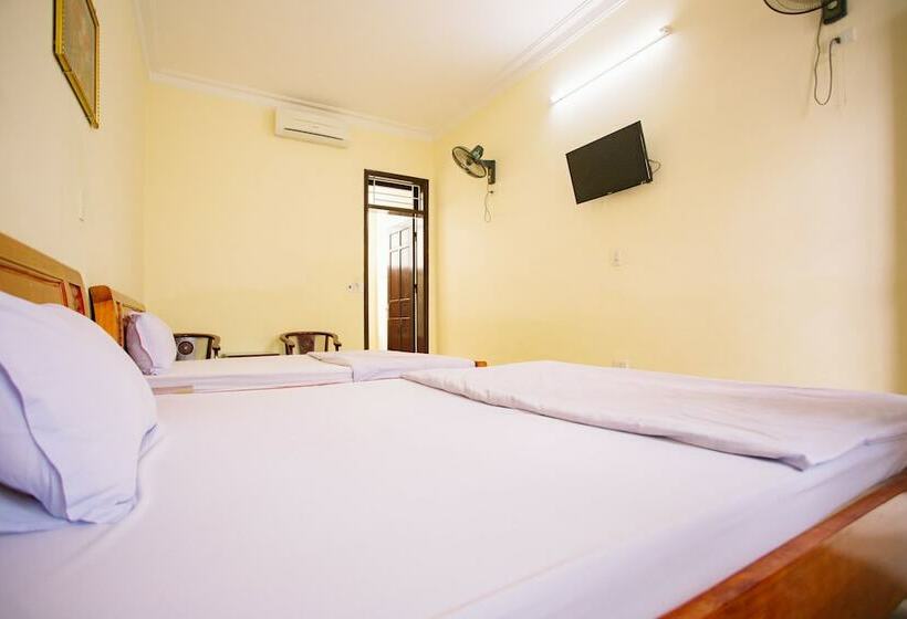 هتل Spot On 749 Four Seasons Guest House