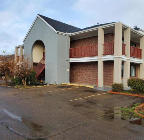 فندق على الطريق Oak Tree Inn