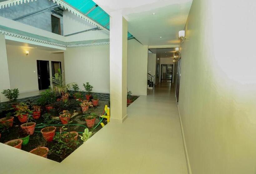 בית מלון כפרי Ceecee Grand Resort