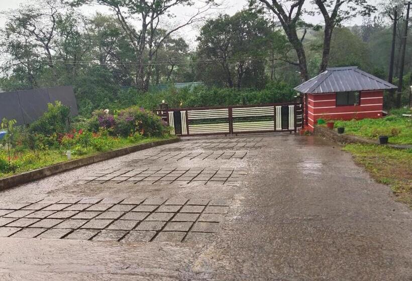 בית מלון כפרי Ceecee Grand Resort