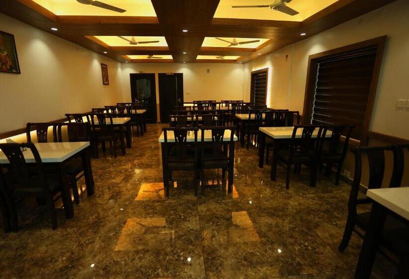 בית מלון כפרי Ceecee Grand Resort