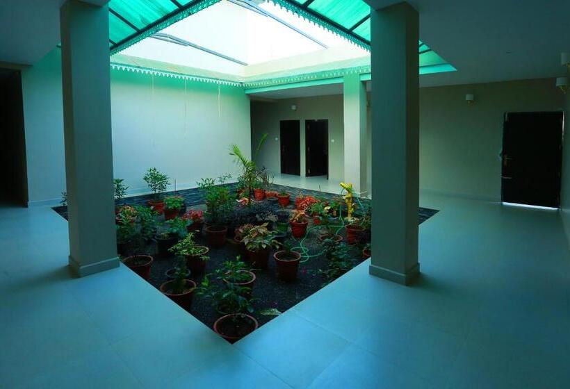 בית מלון כפרי Ceecee Grand Resort