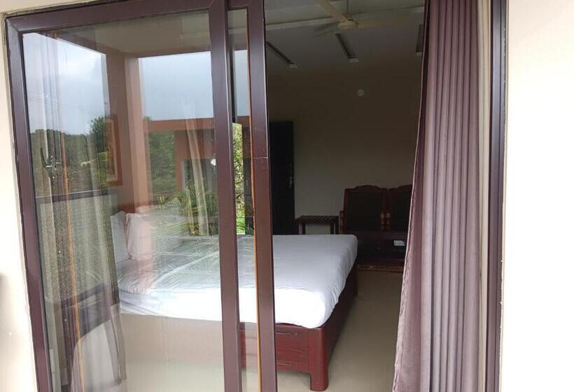 בית מלון כפרי Ceecee Grand Resort