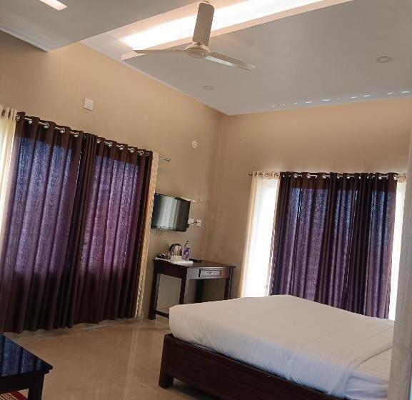 فندق Ceecee Grand Resort