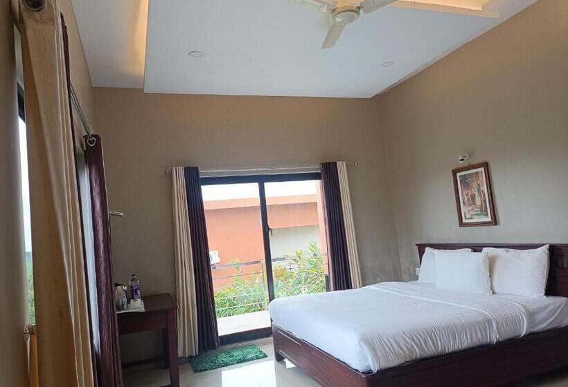 בית מלון כפרי Ceecee Grand Resort