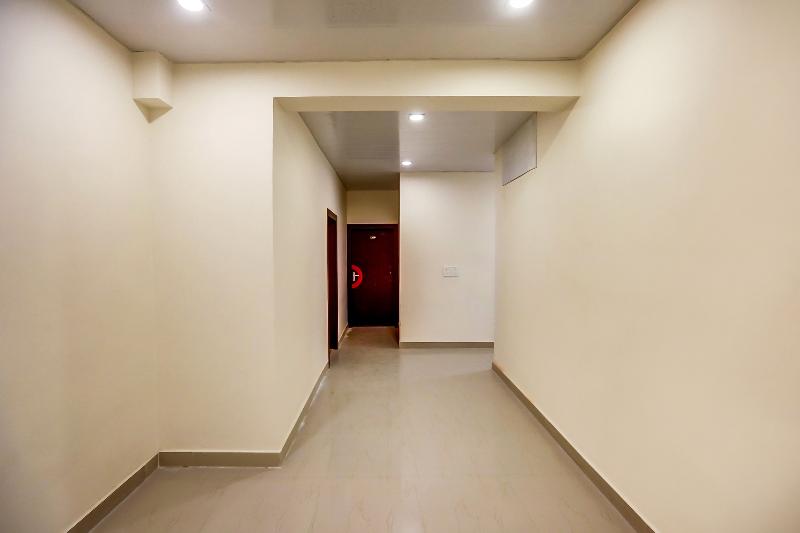 בית מלון כפרי Collection O Sr Inn Awas Vikas