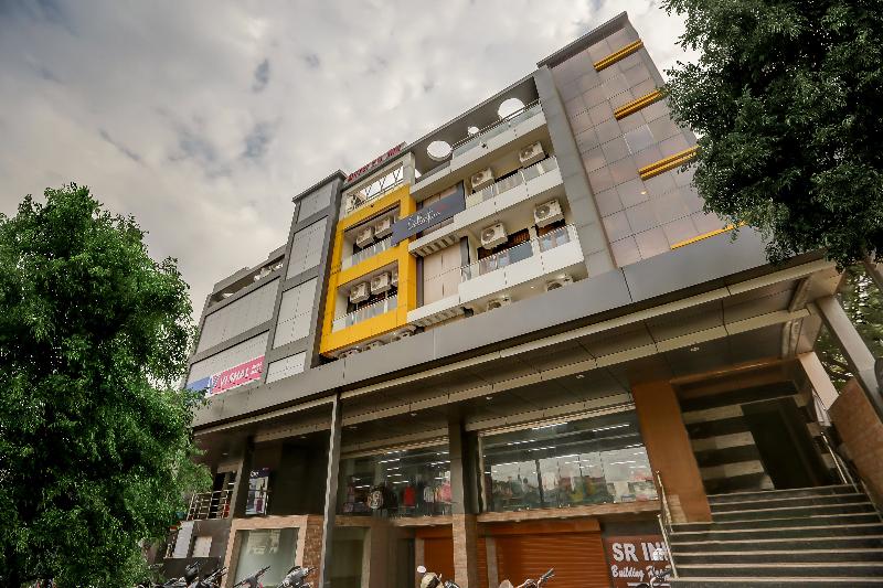 בית מלון כפרי Collection O Sr Inn Awas Vikas