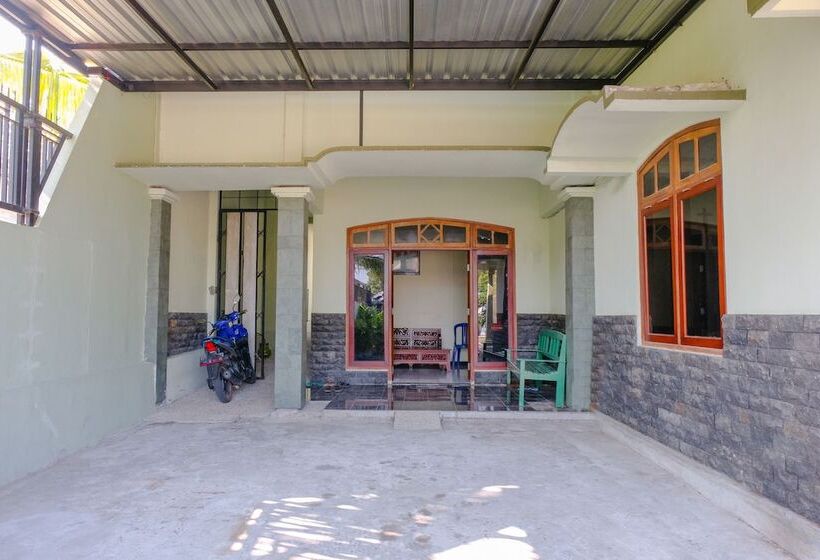 هتل Oyo 2570 Griya Kinanthi Family