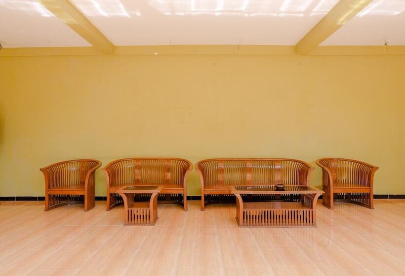 هتل Oyo 2570 Griya Kinanthi Family