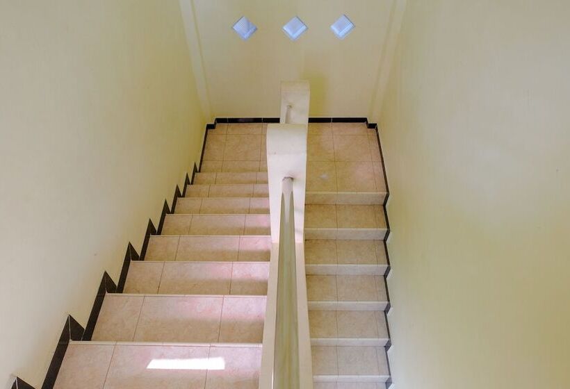 هتل Oyo 2570 Griya Kinanthi Family