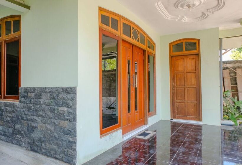 هتل Oyo 2570 Griya Kinanthi Family