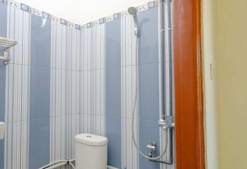 هتل Oyo 2570 Griya Kinanthi Family