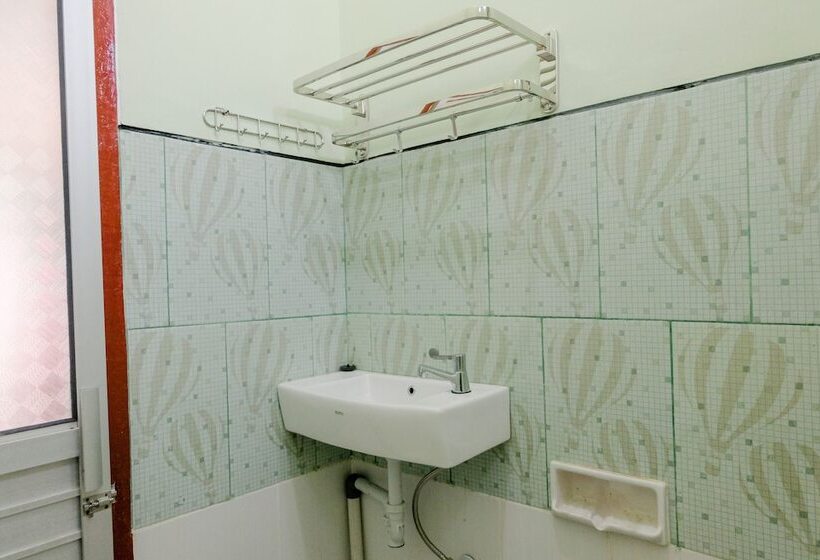 هتل Oyo 2570 Griya Kinanthi Family