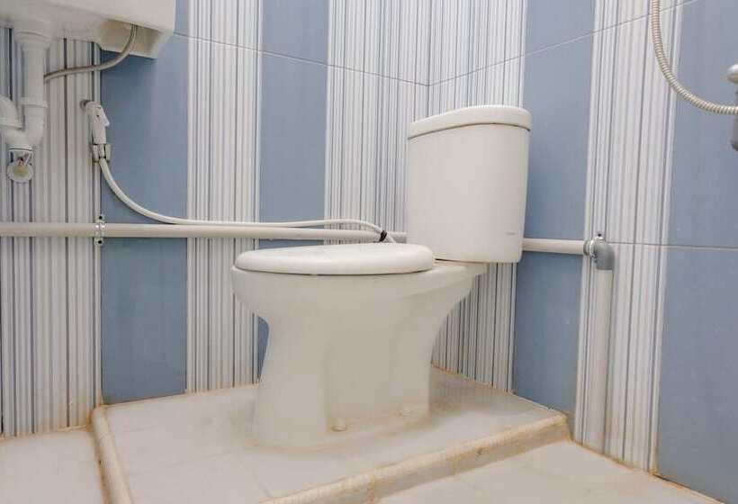 هتل Oyo 2570 Griya Kinanthi Family