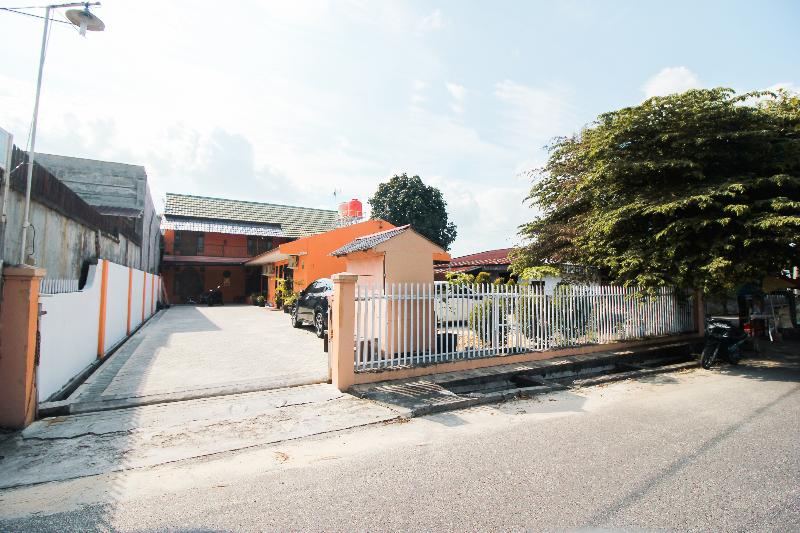 ホテル Oyo 2597 Km Kost