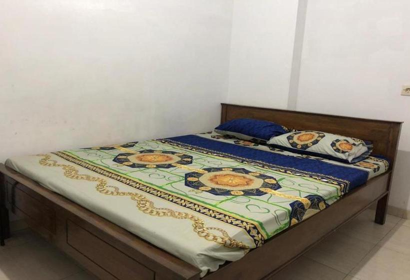 בית מלון כפרי Oyo 2646 Gunawan Residence