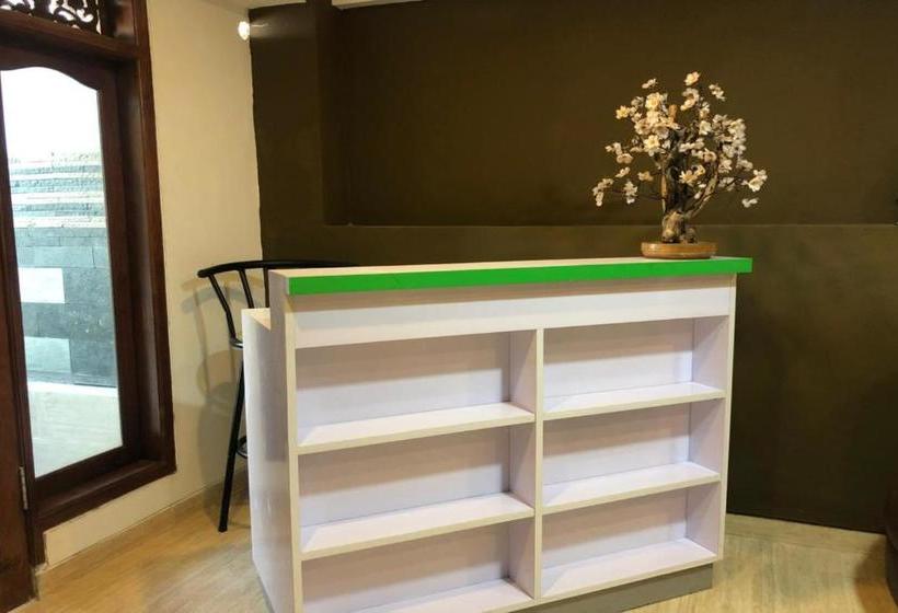 בית מלון כפרי Oyo 2646 Gunawan Residence