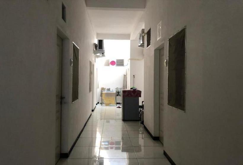 בית מלון כפרי Oyo 2646 Gunawan Residence