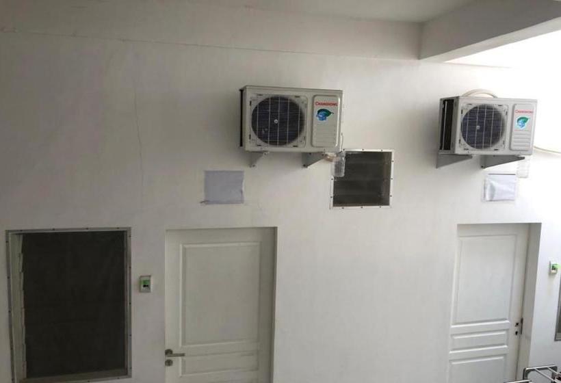 בית מלון כפרי Oyo 2646 Gunawan Residence