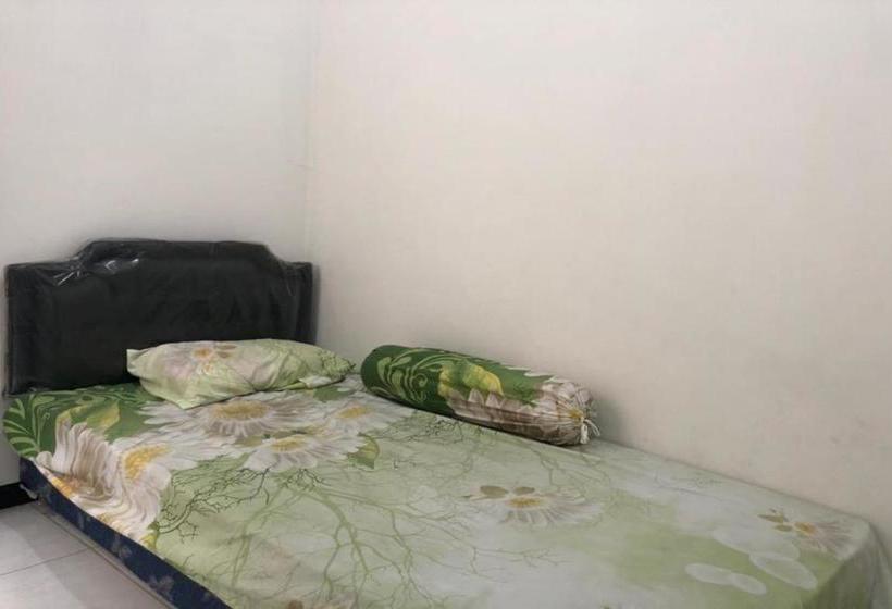 בית מלון כפרי Oyo 2646 Gunawan Residence