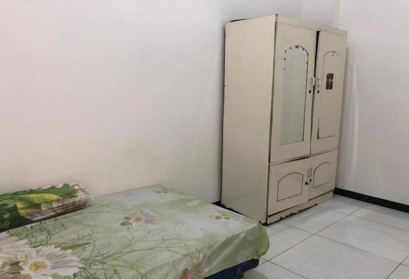 בית מלון כפרי Oyo 2646 Gunawan Residence