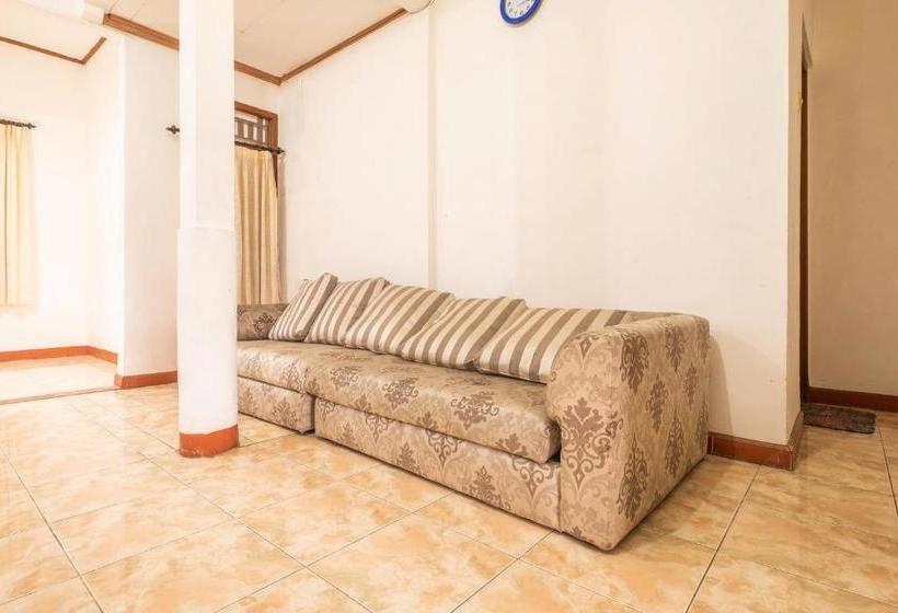 호텔 Oyo Life 2449 Sandila Residence