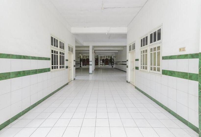 בית מלון כפרי Reddoorz Syariah At Mojosari
