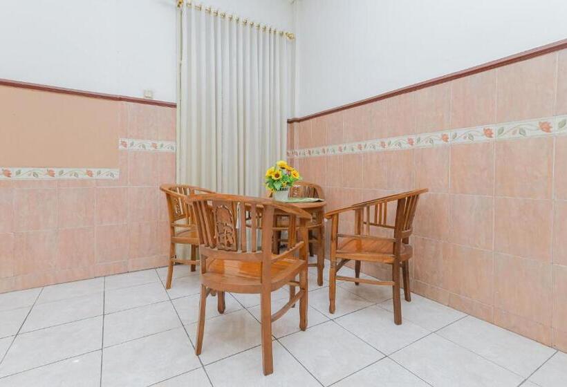 בית מלון כפרי Reddoorz Syariah At Mojosari