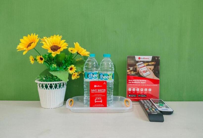 בית מלון כפרי Reddoorz Syariah At Mojosari