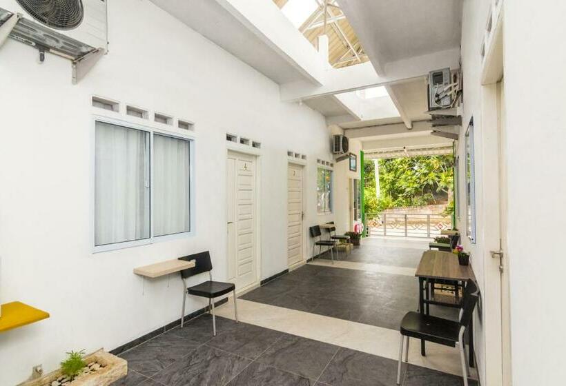 ホテル Reddoorz Syariah Near Tanjung Pinang City Center