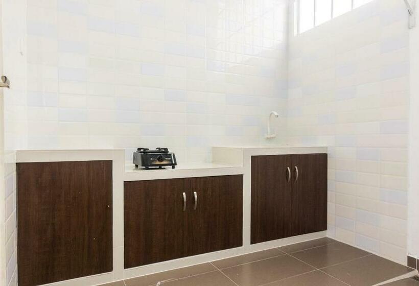 ホテル Reddoorz Syariah Near Tanjung Pinang City Center