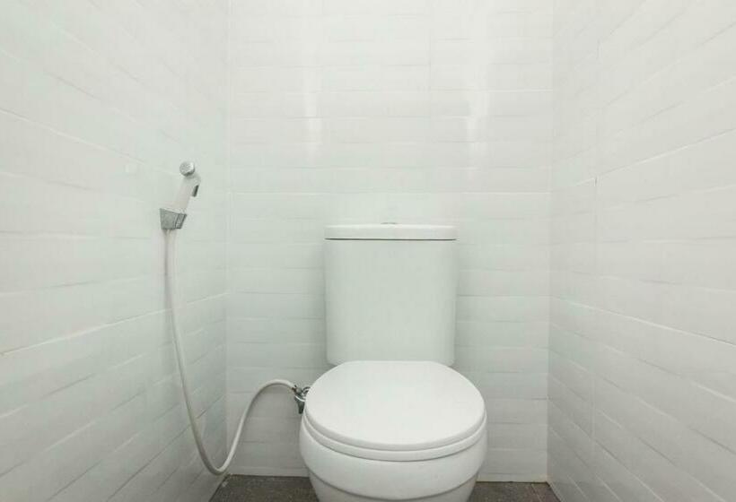 호텔 Reddoorz Syariah Near Tanjung Pinang City Center