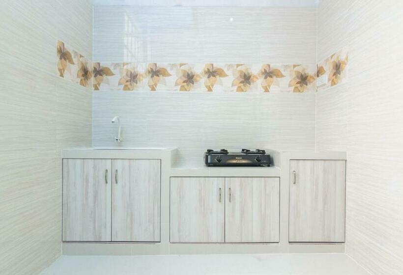 호텔 Reddoorz Syariah Near Tanjung Pinang City Center