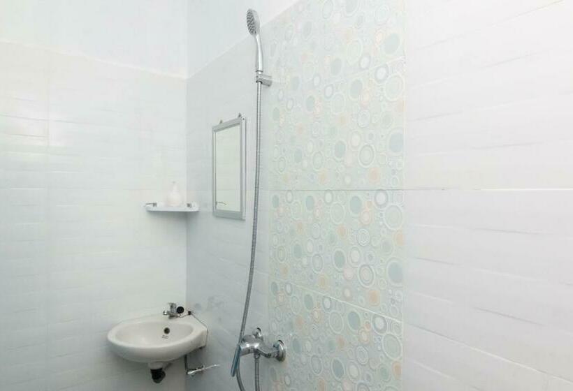 호텔 Reddoorz Syariah Near Tanjung Pinang City Center