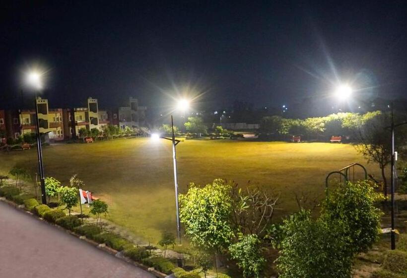 בית מלון כפרי Vrinda Anandam Resort