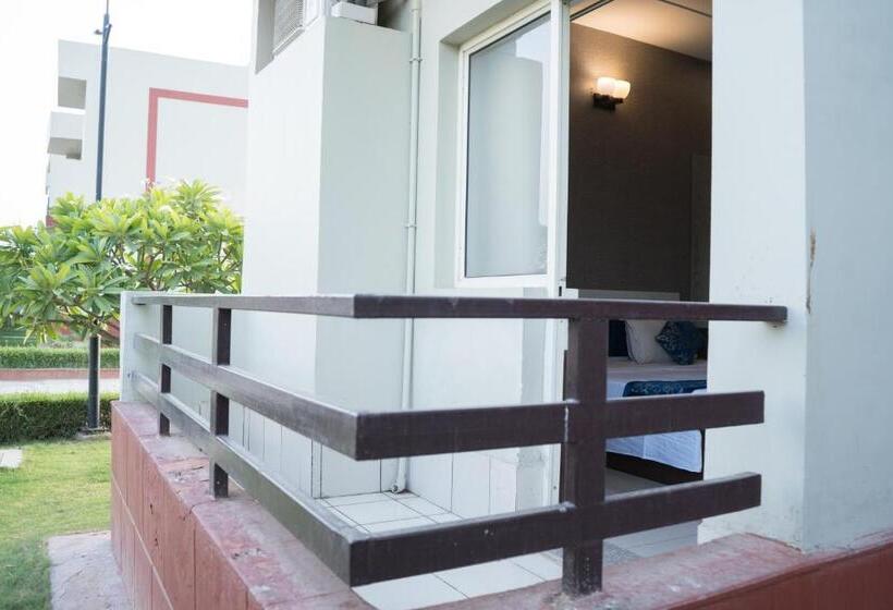 בית מלון כפרי Vrinda Anandam Resort