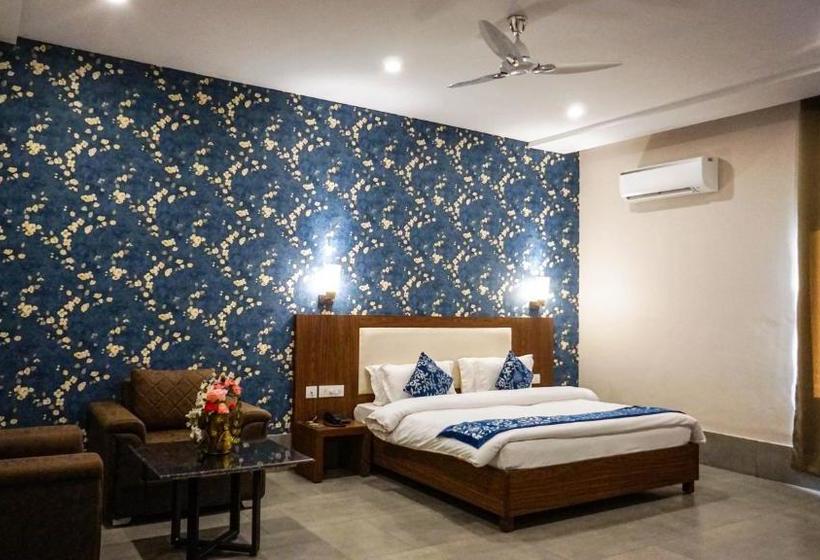 בית מלון כפרי Vrinda Anandam Resort