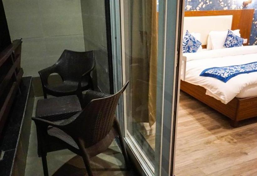 בית מלון כפרי Vrinda Anandam Resort