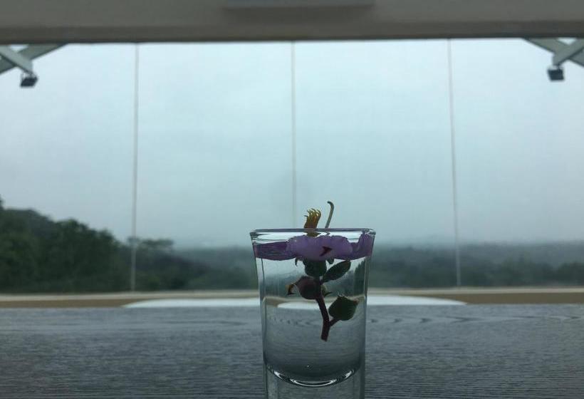 リゾートホテル Sky Retreat   Sri Lanka