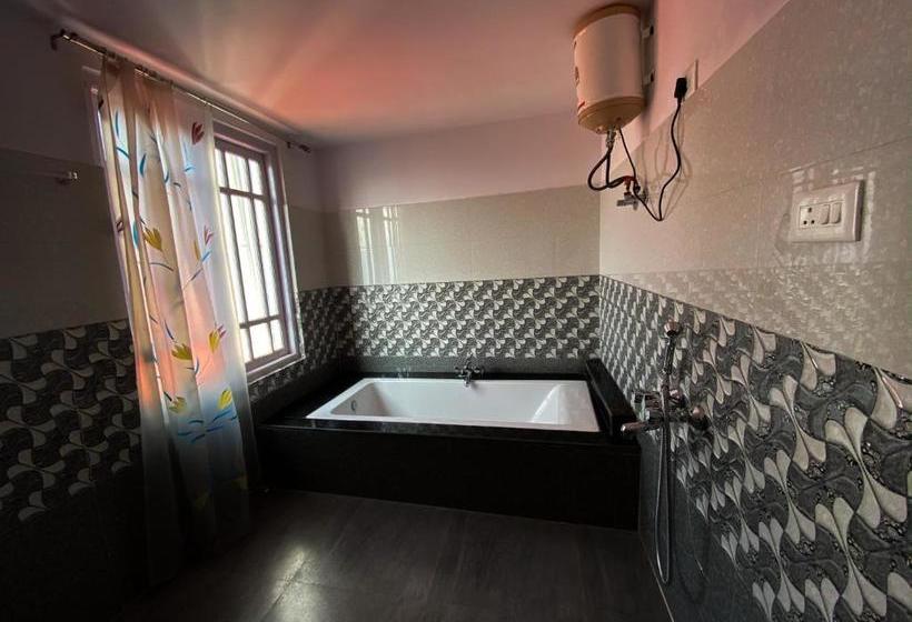 בית מלון כפרי Arms Near Sumi Boys School