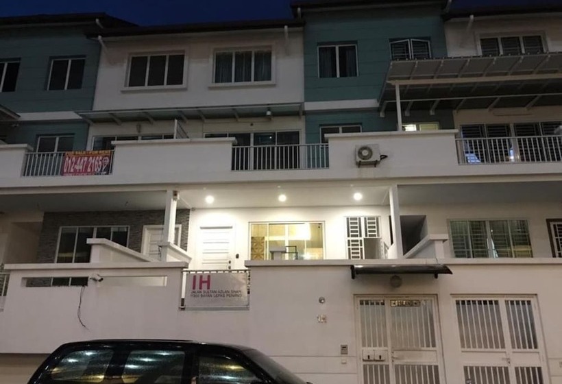 בית מלון כפרי Island Hostel
