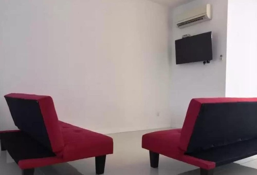 בית מלון כפרי Island Hostel