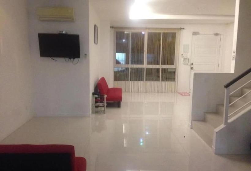 בית מלון כפרי Island Hostel