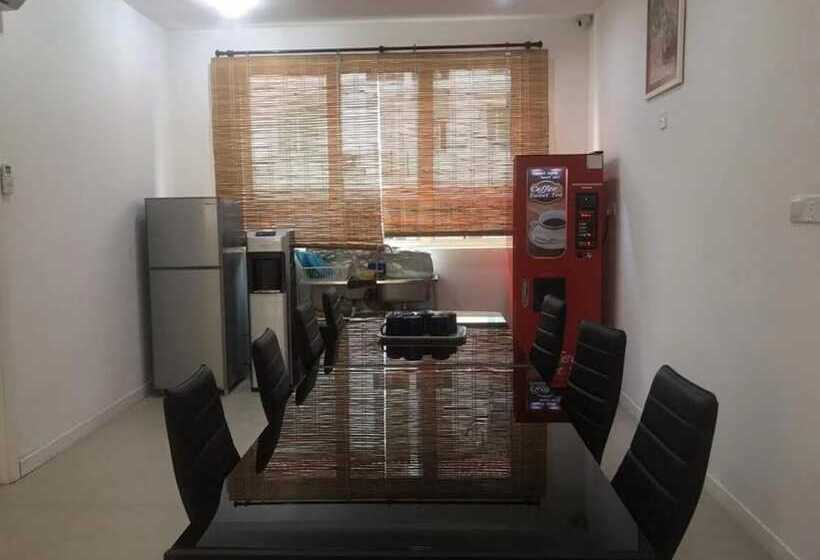בית מלון כפרי Island Hostel