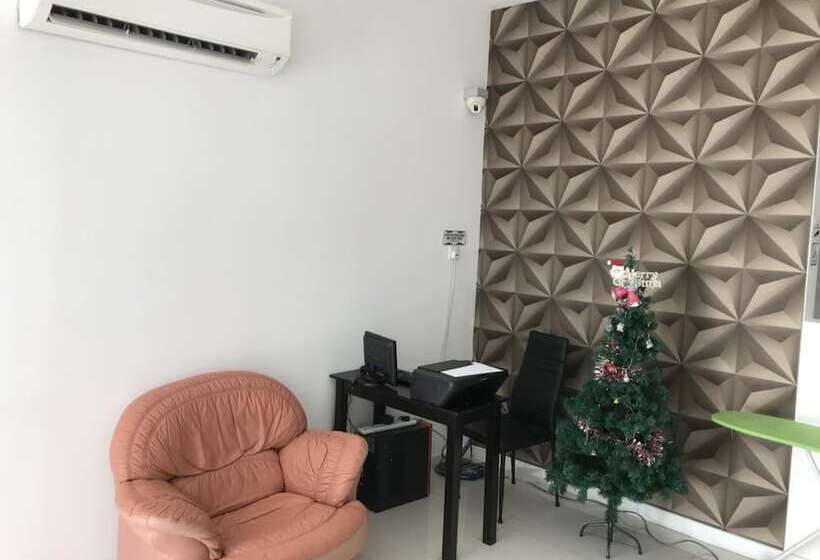 בית מלון כפרי Island Hostel