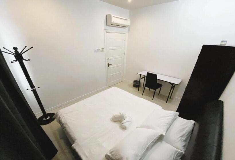 בית מלון כפרי Island Hostel