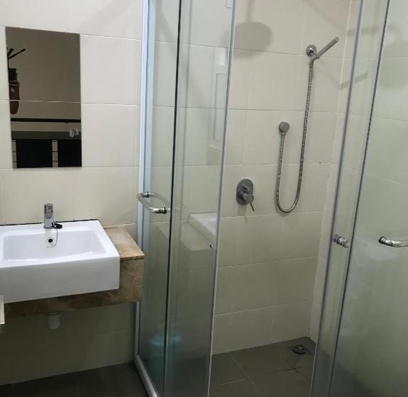 בית מלון כפרי Island Hostel