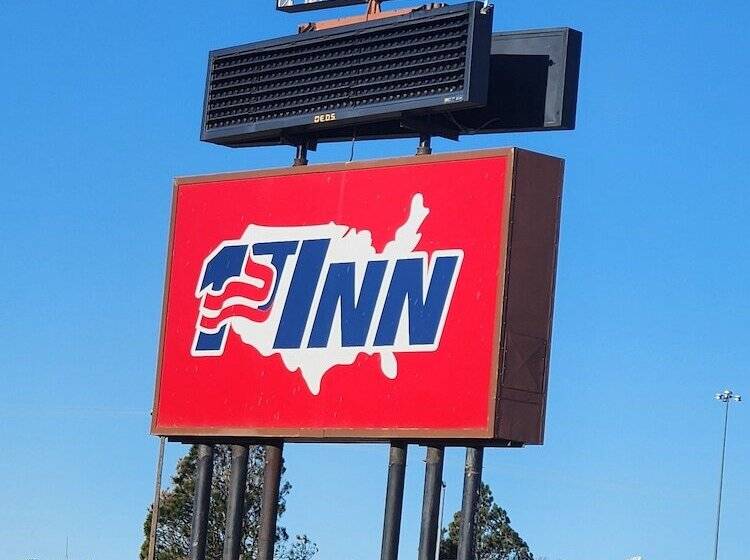 فندق على الطريق 1st Inn